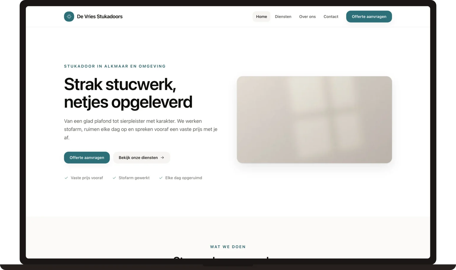 Voorbeeld van een website op maat op een laptop